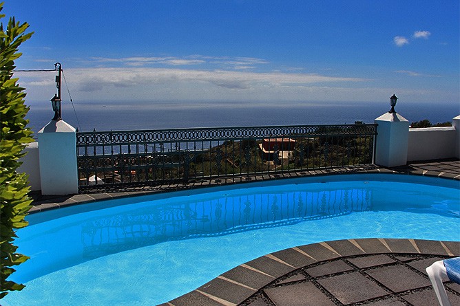 Lina Medina - Ferienhaus mit Pool, Meerblick in Mazo ...