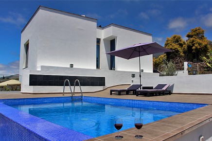 Villa de arquitecto, piscina climatizada, vista al mar - alquiler turístico - Finca "Villa Espejo" - Tijarafe - ubicación aislada