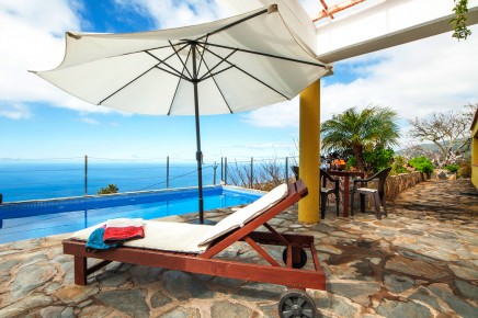 Finca de vacaciones en La Palma - "Casa Emilia" - piscina climatizada, vista al mar, internet en La Punta de Tijarafe