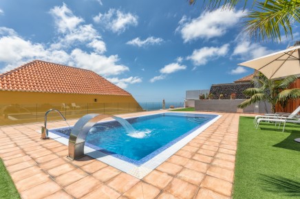 Urlaubsvilla auf der Westseite von La Palma (Kanaren) mit  Salzwasser-Pool, Kamin, Meerblick mieten